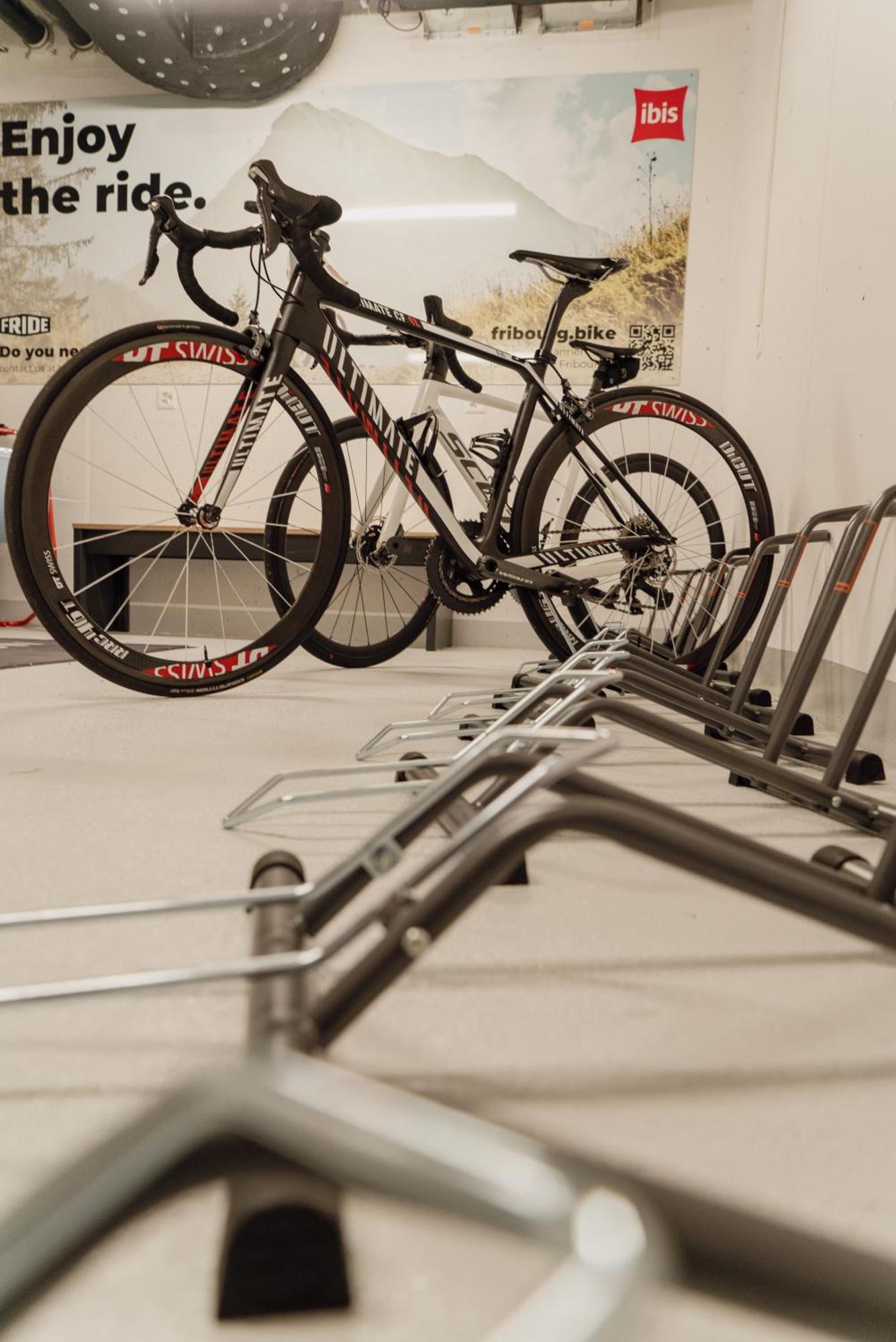 Ibis Bulle - La Gruyere Swiss Bike Hotel Exterior foto